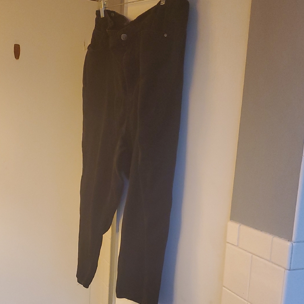 Women's Black Capris